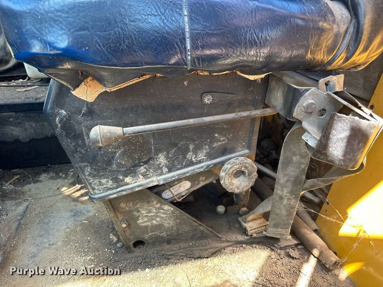 image for item KL9134 AG- Gator 1004  manure spreader truck