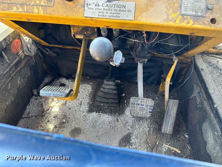 image for item KL9134 AG- Gator 1004  manure spreader truck