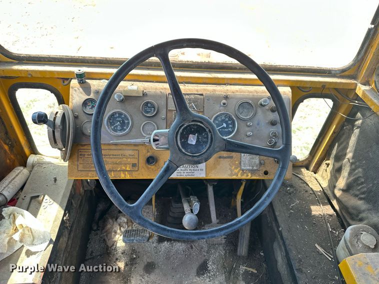 image for item KL9134 AG- Gator 1004  manure spreader truck