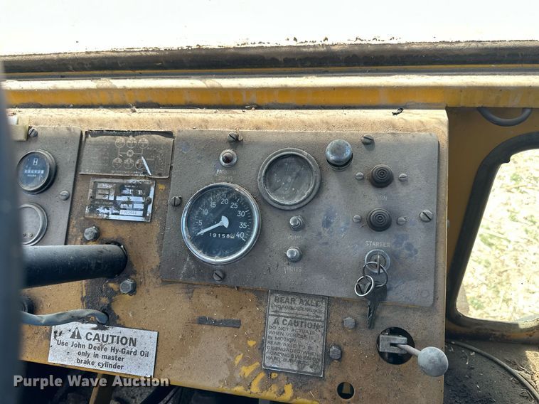 image for item KL9134 AG- Gator 1004  manure spreader truck