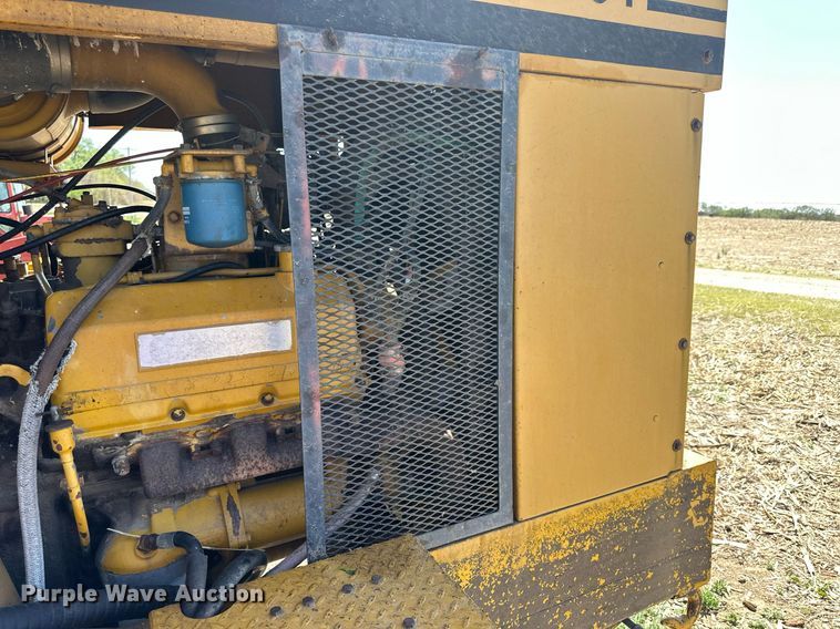 image for item KL9134 AG- Gator 1004  manure spreader truck