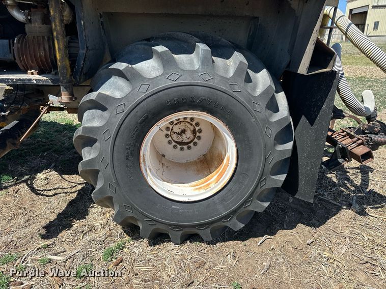 image for item KL9134 AG- Gator 1004  manure spreader truck