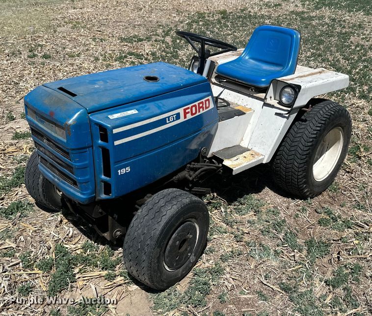 image for item KL9135 Ford LGT195  tractor