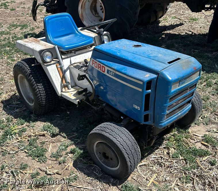 image for item KL9135 Ford LGT195  tractor