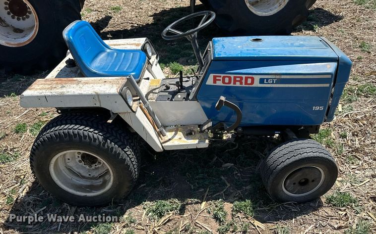 image for item KL9135 Ford LGT195  tractor
