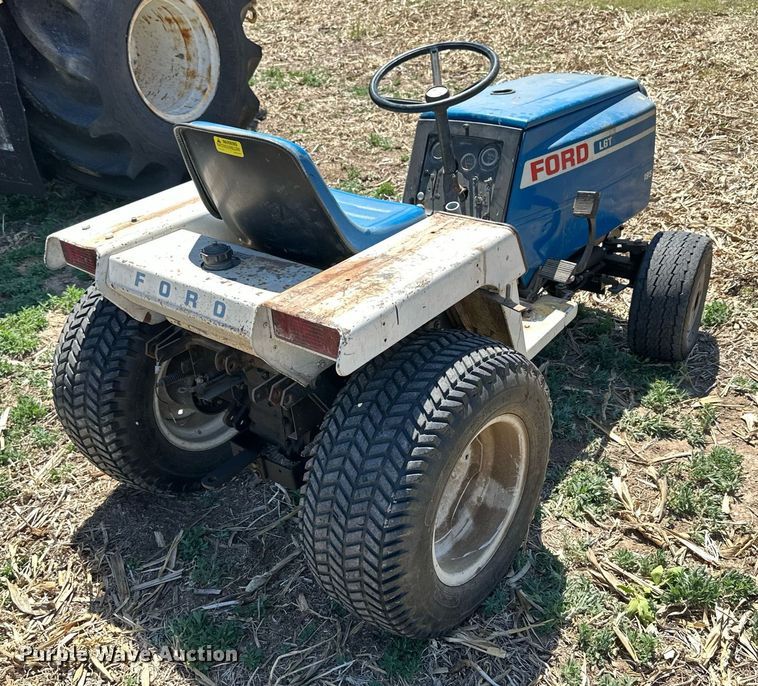 image for item KL9135 Ford LGT195  tractor
