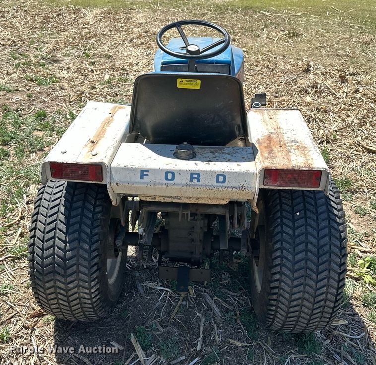 image for item KL9135 Ford LGT195  tractor