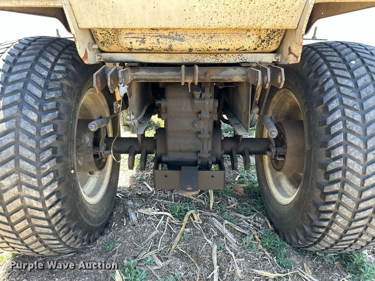 image for item KL9135 Ford LGT195  tractor