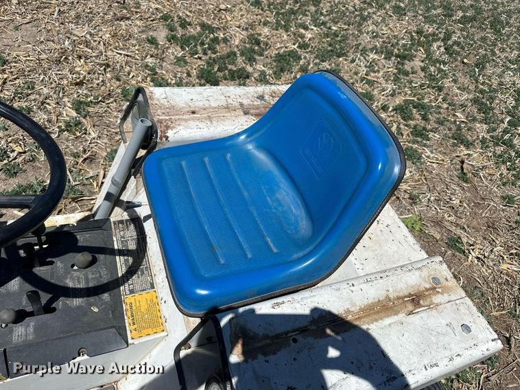 image for item KL9135 Ford LGT195  tractor