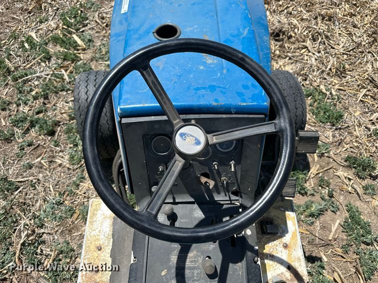 image for item KL9135 Ford LGT195  tractor