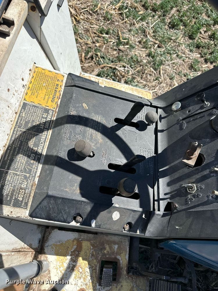 image for item KL9135 Ford LGT195  tractor