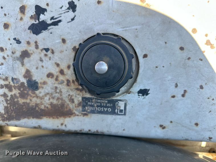 image for item KL9135 Ford LGT195  tractor