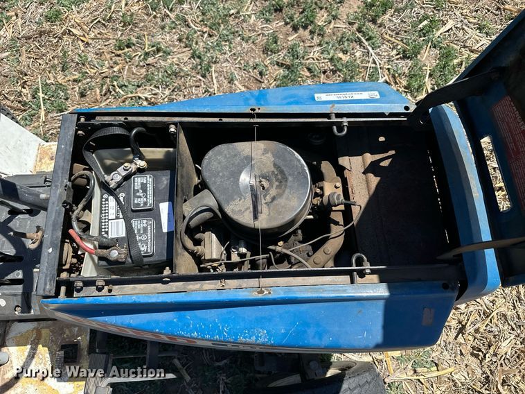 image for item KL9135 Ford LGT195  tractor