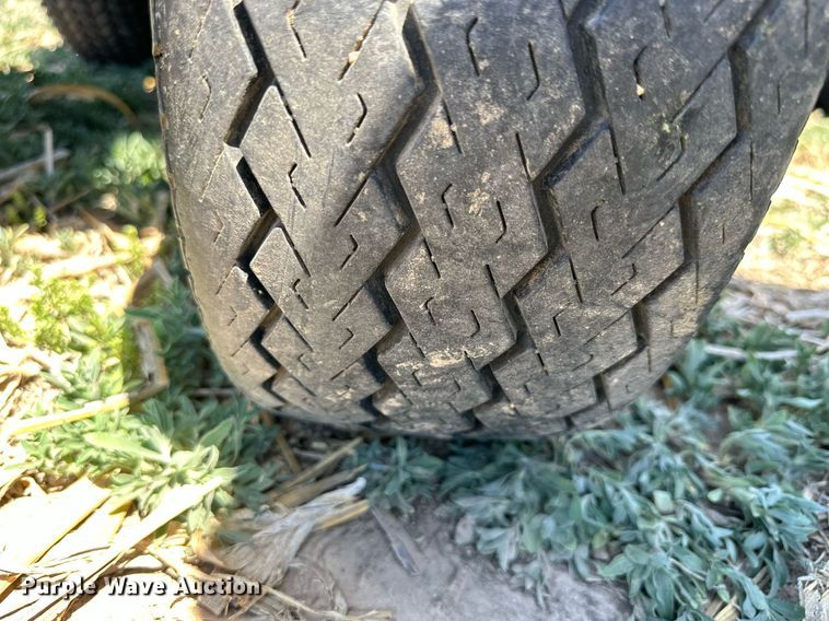 image for item KL9135 Ford LGT195  tractor