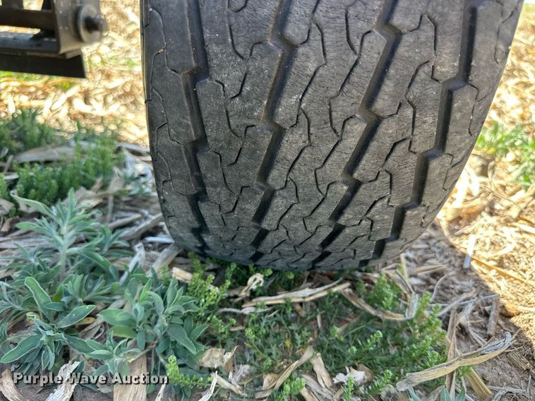 image for item KL9135 Ford LGT195  tractor