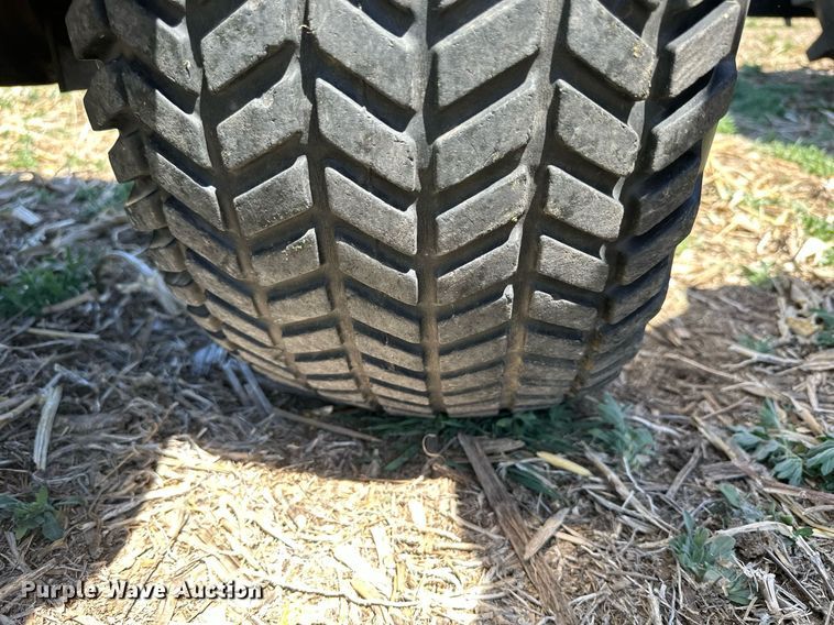 image for item KL9135 Ford LGT195  tractor