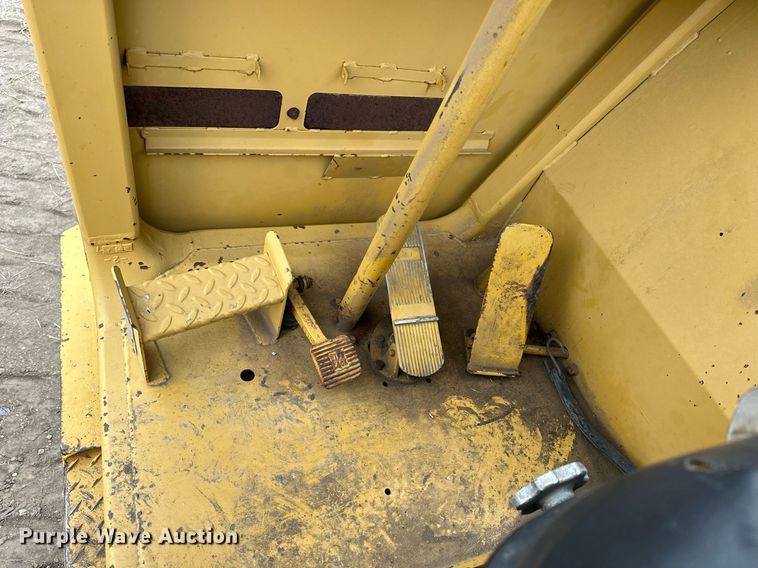 image for item KL9212 1979 Caterpillar 613B  elevating scraper
