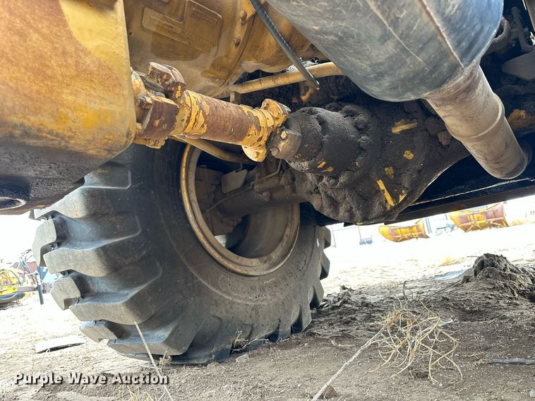 image for item KL9212 1979 Caterpillar 613B  elevating scraper