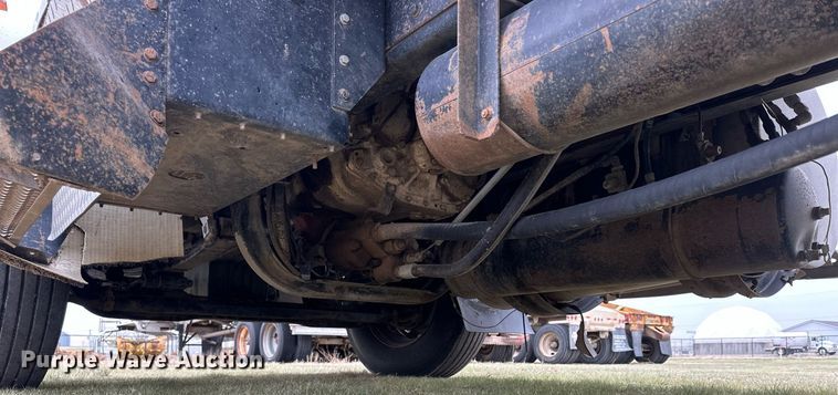 image for item KL9213 1994 Kenworth T800  dump truck