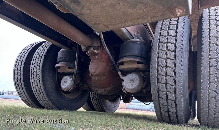 image for item KL9213 1994 Kenworth T800  dump truck