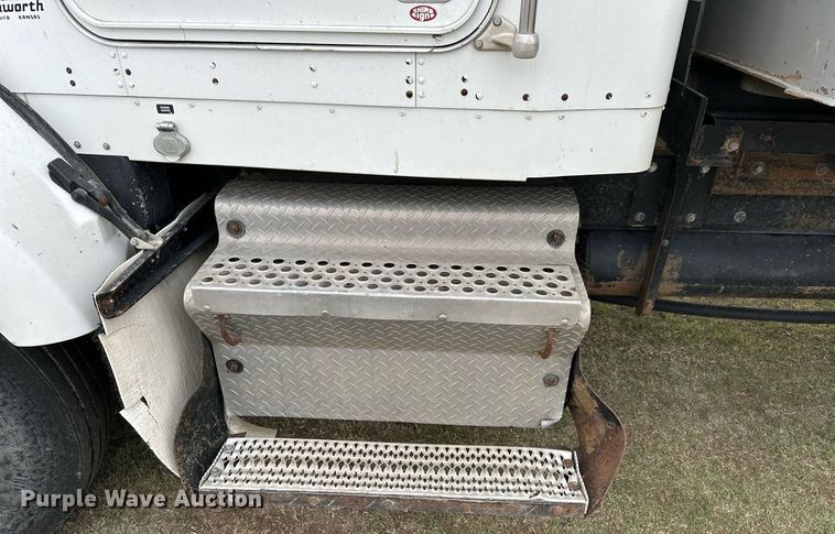 image for item KL9213 1994 Kenworth T800  dump truck