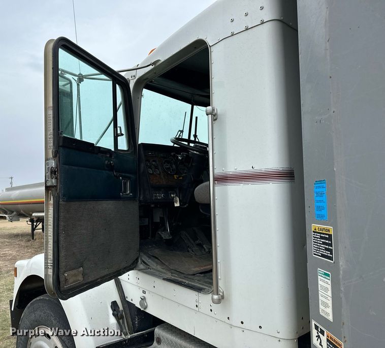 image for item KL9213 1994 Kenworth T800  dump truck