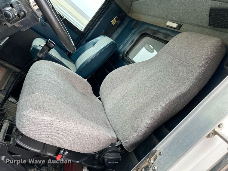 image for item KL9213 1994 Kenworth T800  dump truck