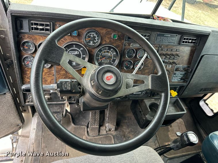 image for item KL9213 1994 Kenworth T800  dump truck