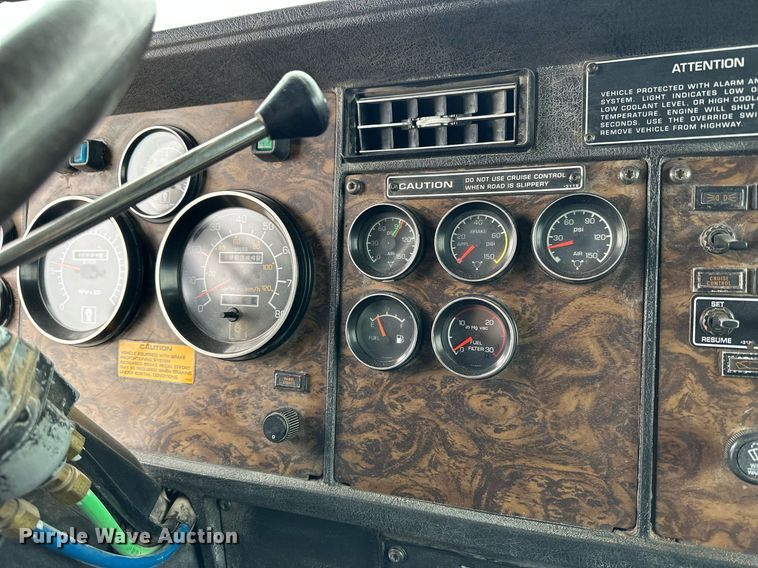 image for item KL9213 1994 Kenworth T800  dump truck