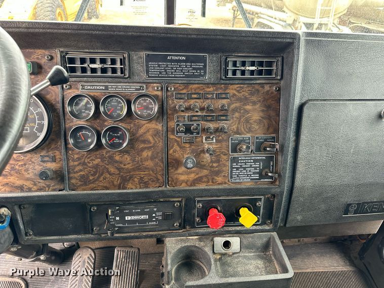 image for item KL9213 1994 Kenworth T800  dump truck