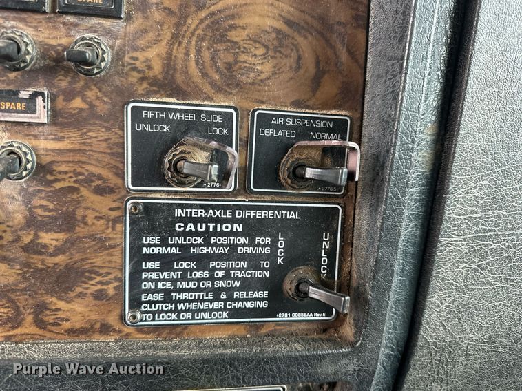 image for item KL9213 1994 Kenworth T800  dump truck