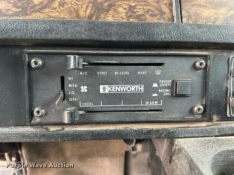 image for item KL9213 1994 Kenworth T800  dump truck