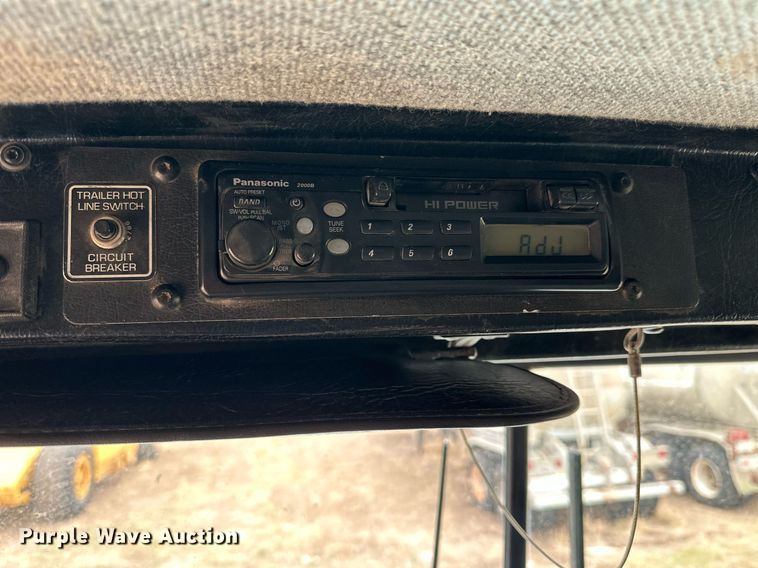 image for item KL9213 1994 Kenworth T800  dump truck