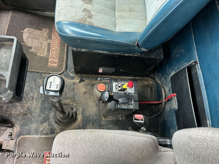 image for item KL9213 1994 Kenworth T800  dump truck