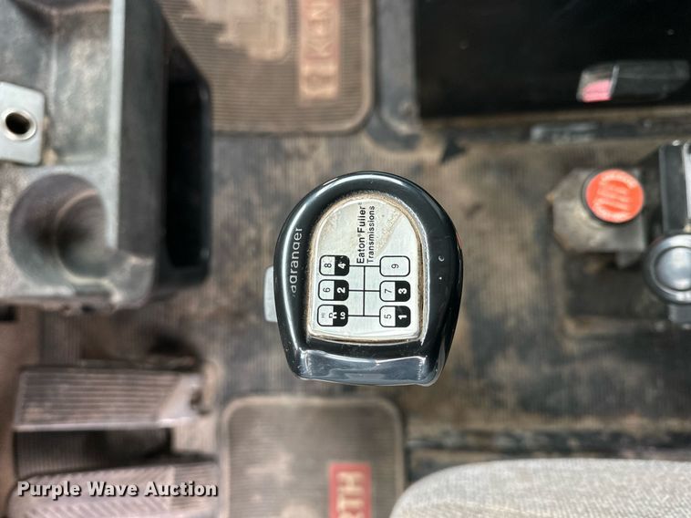 image for item KL9213 1994 Kenworth T800  dump truck