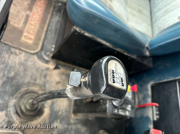 image for item KL9213 1994 Kenworth T800  dump truck