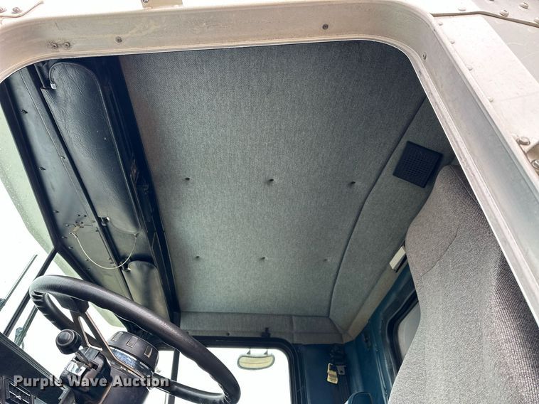 image for item KL9213 1994 Kenworth T800  dump truck