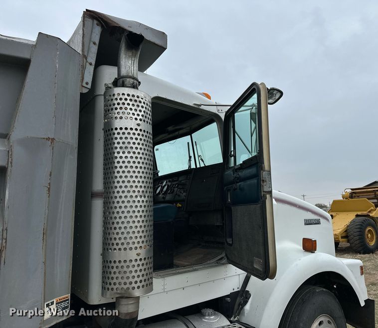 image for item KL9213 1994 Kenworth T800  dump truck