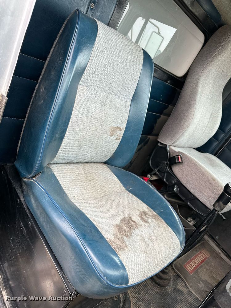 image for item KL9213 1994 Kenworth T800  dump truck