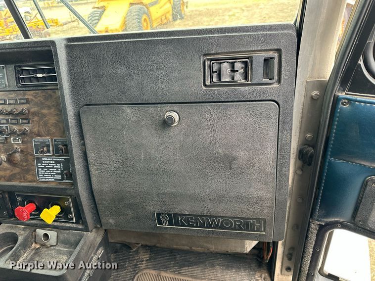 image for item KL9213 1994 Kenworth T800  dump truck