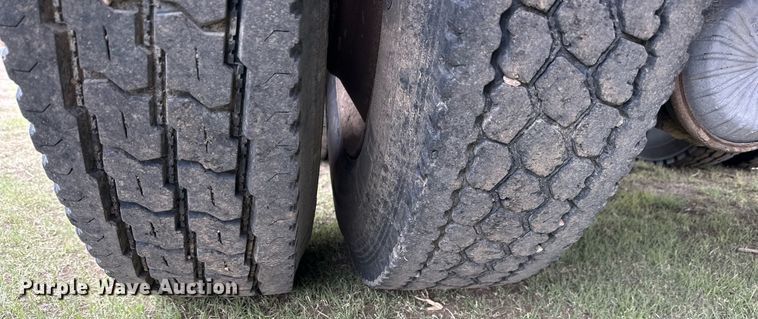 image for item KL9213 1994 Kenworth T800  dump truck