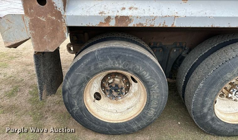 image for item KL9213 1994 Kenworth T800  dump truck