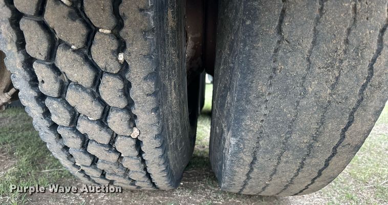 image for item KL9213 1994 Kenworth T800  dump truck