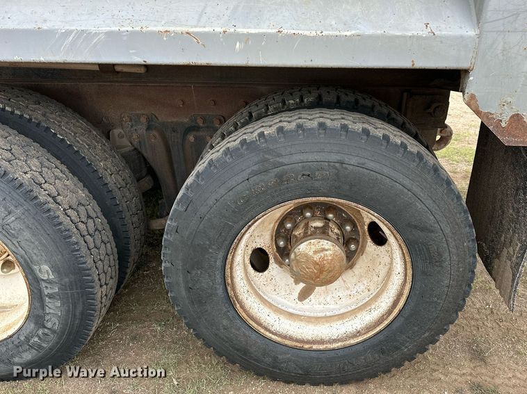 image for item KL9213 1994 Kenworth T800  dump truck