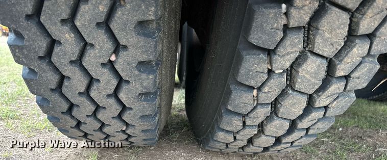 image for item KL9213 1994 Kenworth T800  dump truck