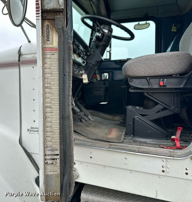 image for item KL9213 1994 Kenworth T800  dump truck