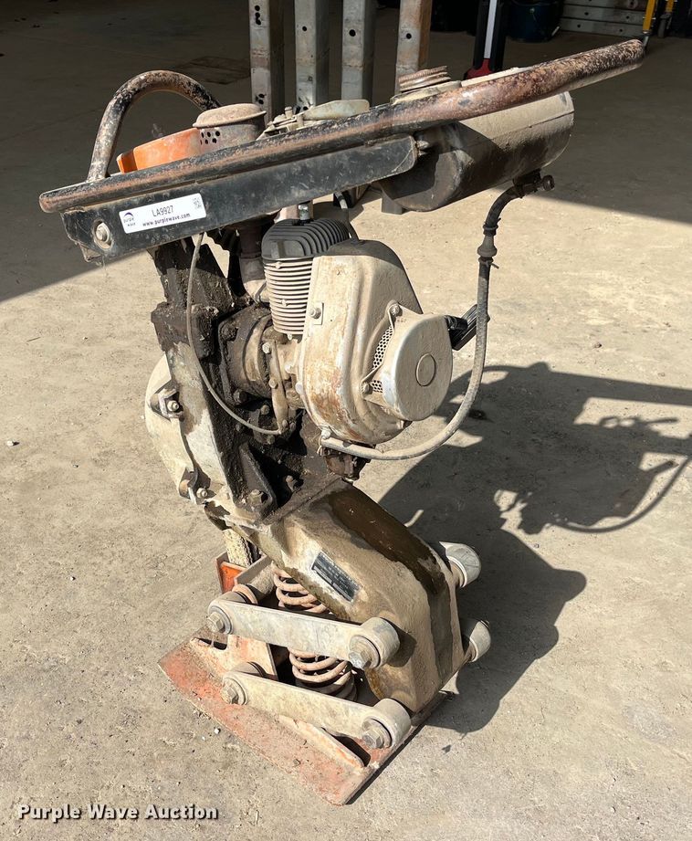 image for item LA9927 M-B-W R-11  plate compactor