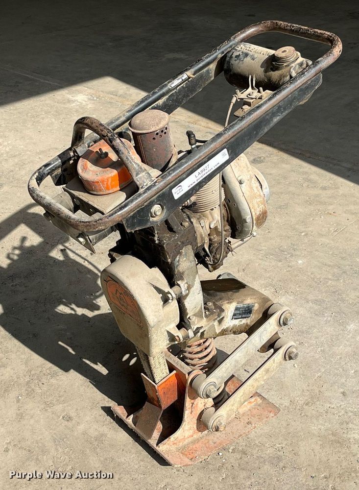 image for item LA9927 M-B-W R-11  plate compactor
