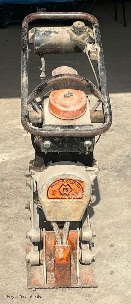 image for item LA9927 M-B-W R-11  plate compactor