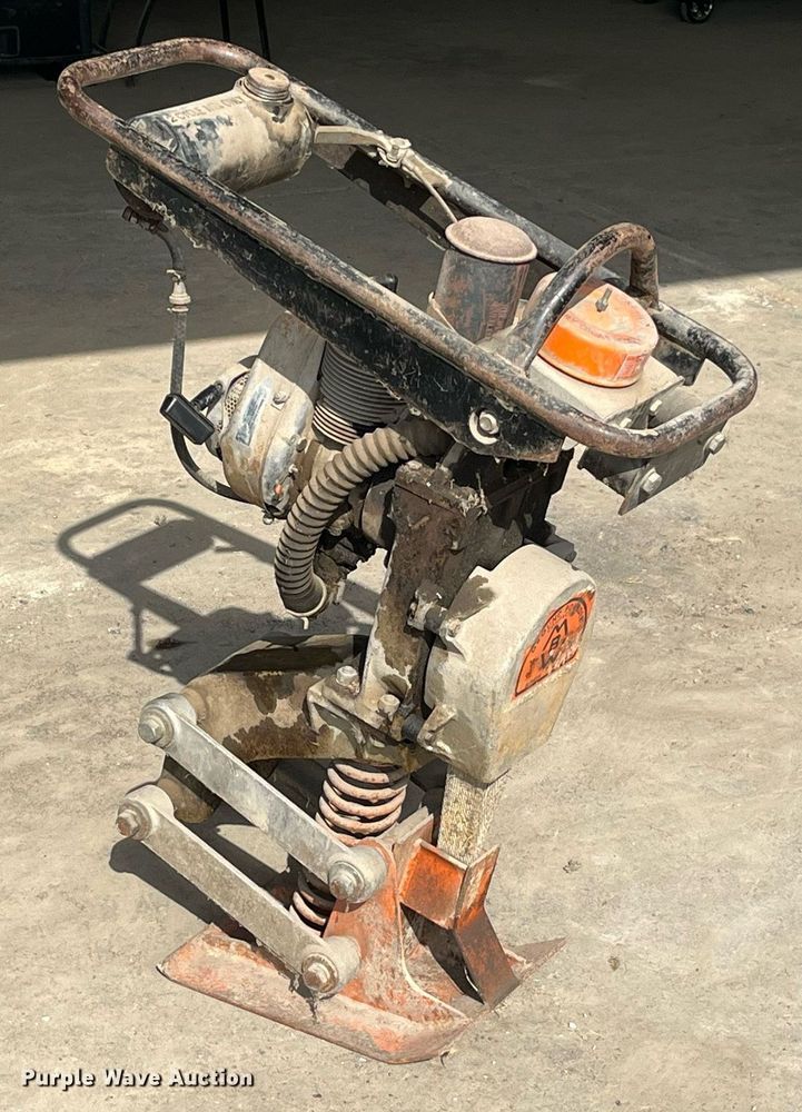 image for item LA9927 M-B-W R-11  plate compactor